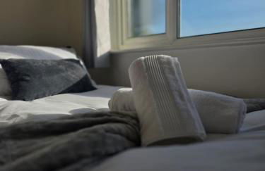 Stylish 3-Bed Home with Parking - Ideal for Long Stays - Photo 8