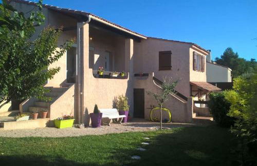 Villa Cléa, belle propriété provençale, jardin, piscine, au calme - Foto 12