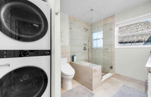 Boho Tiki Villa w Heated Saltwater Pool, King Beds & 6TVs - Photo 29