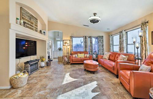 Close to Golf and Hikes! Goodyear Retreat with Pool - Foto 4