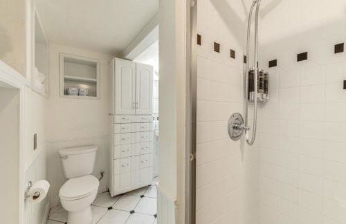 Historical Dtwn Loveland Home with Wraparound Porch! - Foto 26