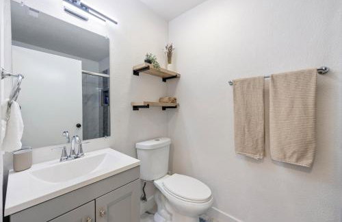 Modern Downtown Escape Sleeps 10 - Foto 19