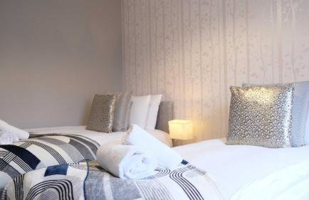 Spacious 4 Bedroom Home with Garden in Bedford - Foto 58