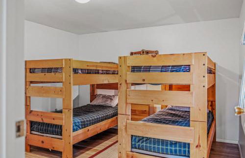 Chesnutt Cabin - Riverfront, Fire Pit, Game Room, Wifi, Screen Porch, View, King Bed - Foto 23