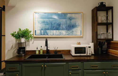 “Climber's Den” Rare Cliffside Stay w/ HotTub RRG - Foto 12