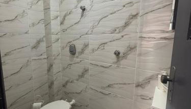 Apartamento com Estacionamento, Wi-Fi, Ar condicionado a 300 metros da Praia da Enseada no Guarujá. - Foto 4