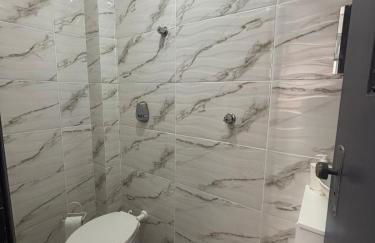 Apartamento com Estacionamento, Wi-Fi, Ar condicionado a 300 metros da Praia da Enseada no Guarujá. - Foto 4