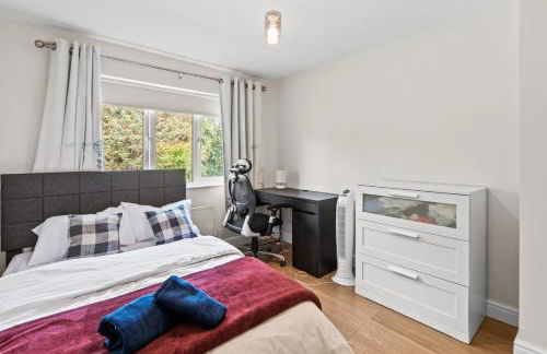 Polmont Haven: Spacious 4- Bedroom Retreat - Foto 12