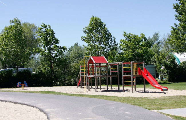 Modern Chalet With a Fireplace in a Holiday Park - Foto 17