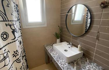 Sea View Serenity 3BR Home near Beach & Town - Foto 31