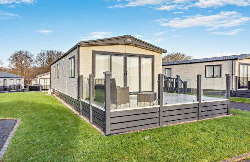 Binky Lodge Stylish Cosy 3-Bedroom Holiday Lodge Hoburne Naish Barton on Sea - Photo 25