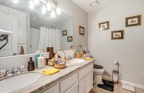 Water Views and Decks Spacious La Grange Retreat - Foto 16