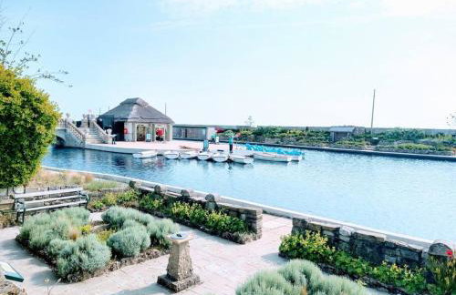 TAIL END: Bijoux Broads & Beach Base! Now with TV! - Photo 7