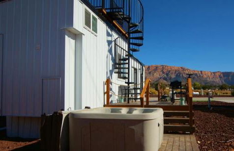 NEW Nook Tiny Home with Deck Firepit Skylights - Foto 27