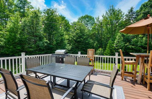 6 Mi to Mt Snow Nature-View Home with Fire Pit! - Foto 2