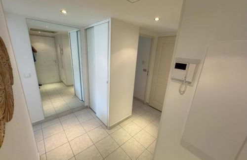 Elegant Apartment with Sea View and Swimming pool - Photo 25