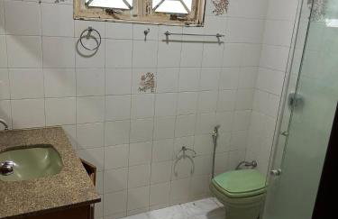 Casa inteira - ótima localização - Foto 10