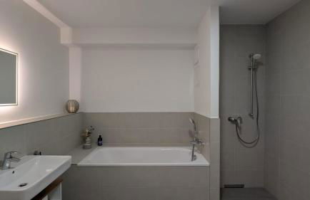 Modernes voll möbliertes Apartment am See mit Garten, nahe BER - Foto 10