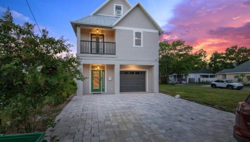Heart of Tampa Hyde Park 4 Bedroom House - Located Near Hyde Park Village, SoHo and Local Beach - Spacious and Comfortable Stay in Perfect Location - Great for Families and Groups Visiting Tampa Near Airport! - Foto 2, Garden, Garden view