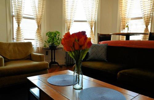 The Pearl-Lovely Victorian Home with Bed and Breakfast Energy - Foto 12