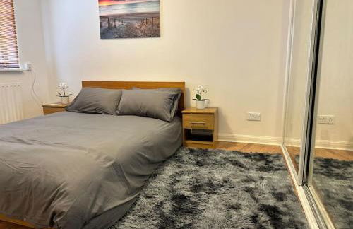 Stylish Waterfront Apartment - Photo 6