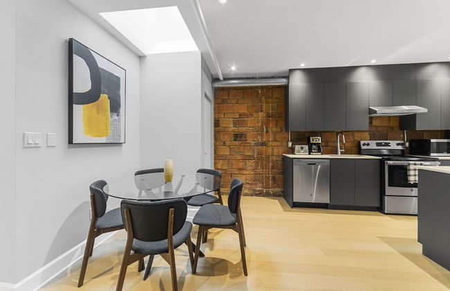 Elegant Suites De La Montagne- Dtwn Mtl - Photo 17