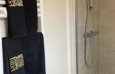 House-Sleeps 8-Parking-Garden - Photo 17