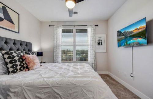 2BR Southtown Apartment FreeParking Wifi Pool Gym - Photo 14