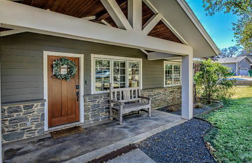 Lakefront Family Home for 12 w Picturesque Views & Patio - Foto 5