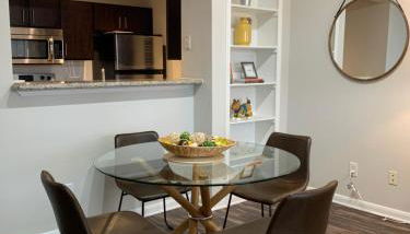 Newly Furnished 1BR Apartment w/ Hermann Park View - Foto 4