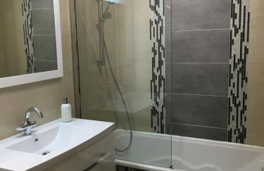 BedinReims elegant green bottle quiet and close to center free parking and wifi free ideal 5 à 9 Adultes - Foto 27