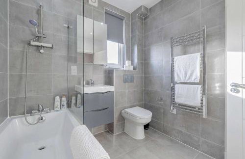 Beautiful 2BR Penthouse Ideal For Families By Charles Richardson ltd Short Term Rentals Couldson - Foto 23