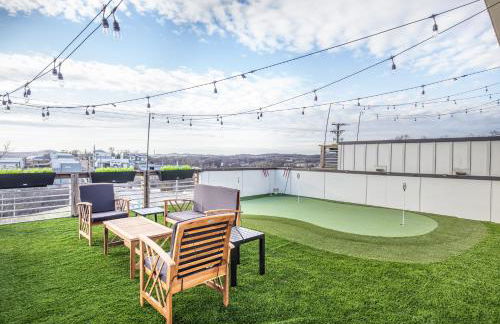 Jack Daniels House with Rooftop Golf, City views! 8min to Whiskey Row! Sleeps 10! - Foto 9