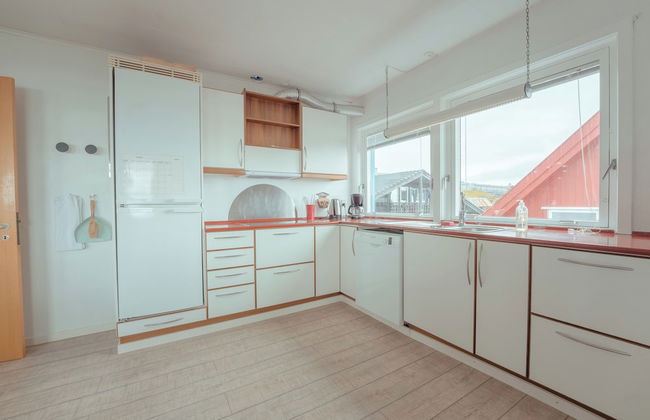 Sea View Apt / Central / Spacious / Free Parking - Photo 7