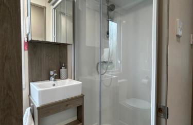 Delightful 2 bedroom Caravan, Pencnwc, New Quay - Photo 13