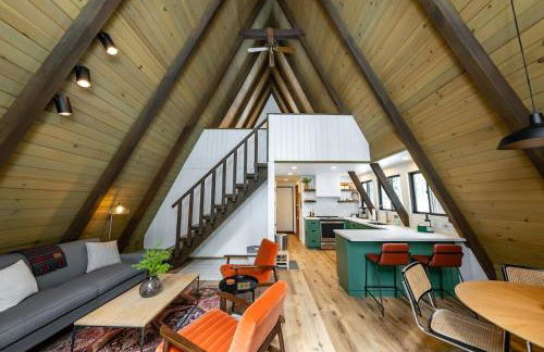 Dogwood Peak Mid-Century A-Frame with AC Style - Foto 9