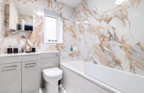 MK 2-Bedroom Contractor's Gem, 5 beds, sleeps 6, free parking - Foto 12