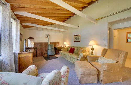 Rustic Retreat Across from Lake Family Friendly! - Foto 6