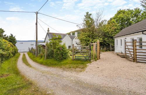 Sea Breeze Cottage - Photo 1