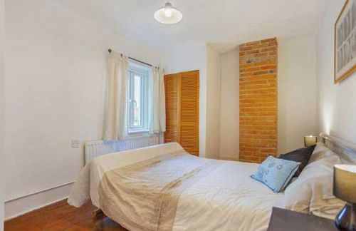 Relax with the whole family at the cosy cottage - Business rates available please enquire - Foto 12