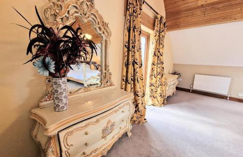 Lbtie Lodge with Two Private Hot Tubs - Fife - Loch Leven - Lomond Hills - Photo 13