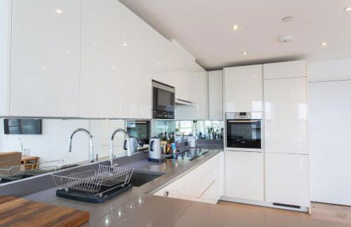 2 Bed 2 Bath Penthouse With Amazing Views with Free Parking - Foto 11