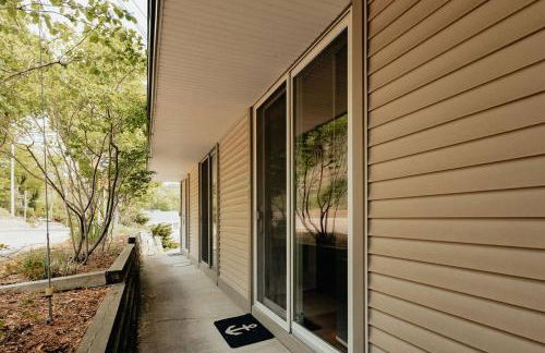 Couples Waterfront Getaway Near Beach And Trails - Foto 11