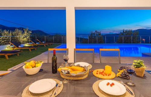 Villa Flora with a 53 sqm private pool with Cinema room with projector and 4 en-suite bedrooms - Foto 42