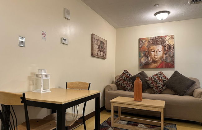 Cozy Downtown Apartment TV Walk Everywhere - Photo 8