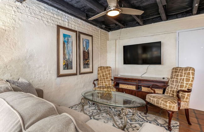 Southern Belle Carriage House - Photo 18