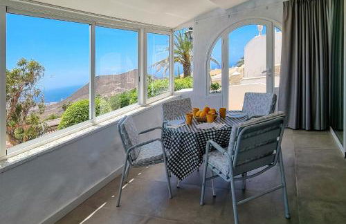 Villa Azure Horizon and Breeze - Panoramic Ocean View and Heated Pool - Foto 7