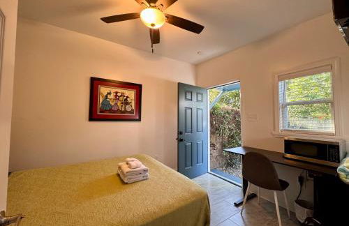 Charming Studio Cabin under Oak tree 2 mins walk to Magazine quiet neighborhood - Foto 3