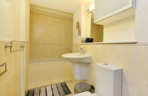 Central 2-Bed, 2-Bath Sanctuary near Holborn Station, Covent Garden & West End - Foto 12