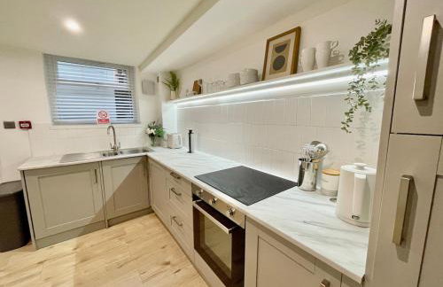 A2 HighTown Apartment, Steps from Luton Train Station - Foto 37